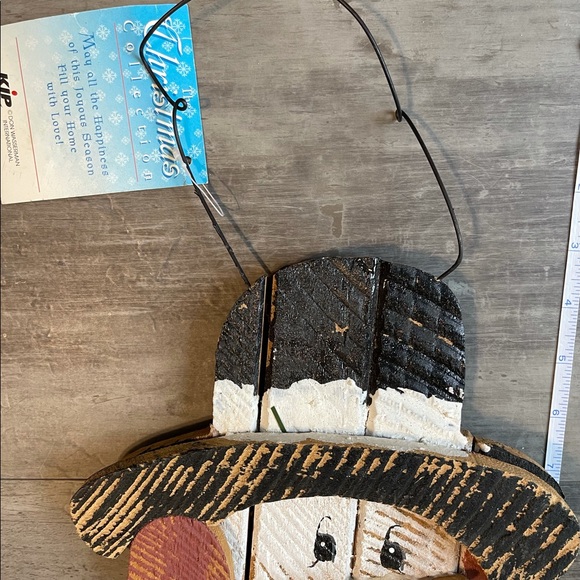 Wooden snowman hanging decoration - Picture 2 of 3